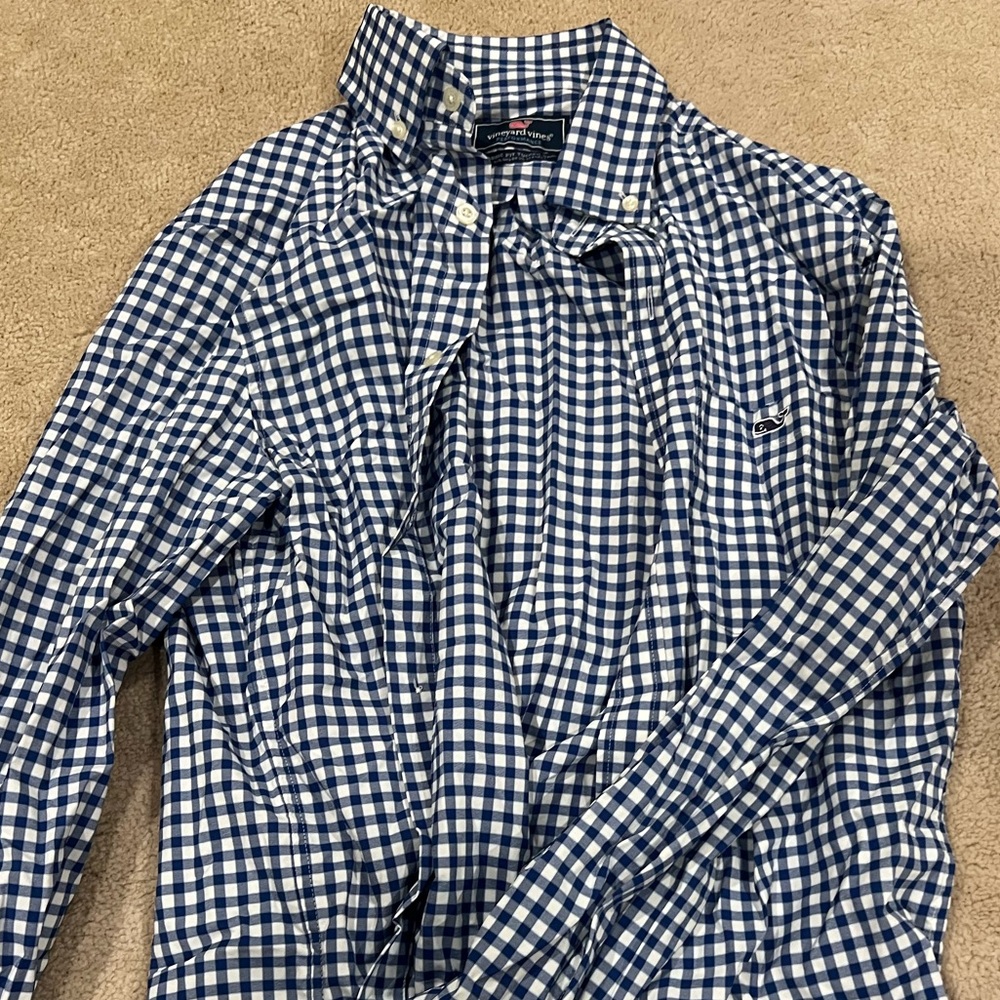 🛑 SOLD 🛑Vineyard vines, boys extra small top button-down